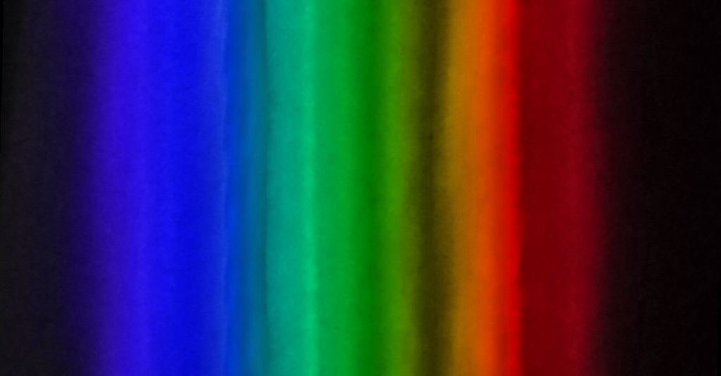 Photograph of emission spectrum of Oxygen.